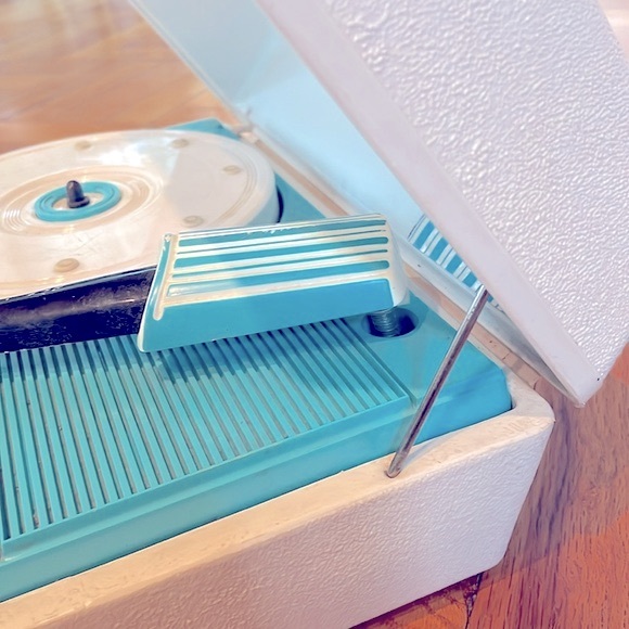 Disney Productions Mickey Mouse Record Player By General Electric Working Motor - Picture 8 of 14